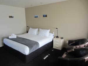 Postel nebo postele na pokoji v ubytování Alpine Rose Motel