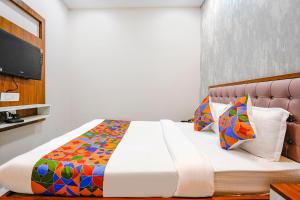 Łóżko lub łóżka w pokoju w obiekcie FabExpress Affari