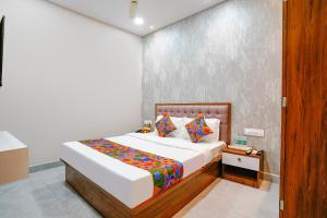 Łóżko lub łóżka w pokoju w obiekcie FabExpress Affari