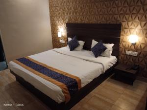 Postel nebo postele na pokoji v ubytování Redfox Hotel- Aminjikarai + 3 fotografie