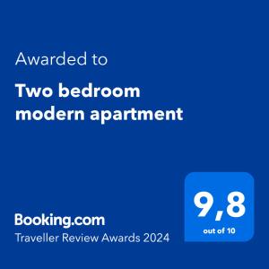 Sertifikatas, apdovanojimas, ženklas ar kitas apgyvendinimo įstaigoje Two bedroom modern apartment matomas dokumentas