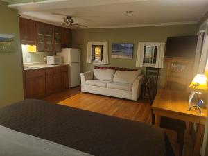 a living room with a couch and a kitchen at Riverbend Guest House in Chilliwack