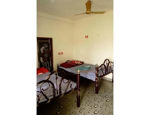 Llit o llits en una habitació de Royal Sundarban Resort, Pakhiralay, WB