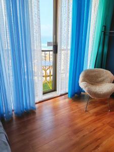Posezení v ubytování Luxury Escape! Amazing Holiday Home Ocean View Central Location Get to Everything