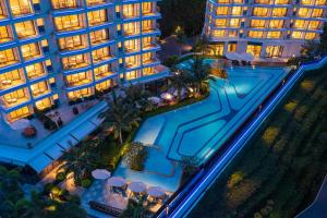 an overhead view of a building with a swimming pool at Ascott Dadonghai Bay Sanya in Sanya