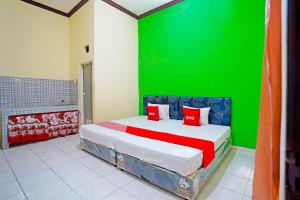 Voodi või voodid majutusasutuse OYO 91583 D’cost Green Syariah toas