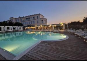 The swimming pool at or close to Principi di Piemonte con Piscina