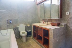 a bathroom with a sink and a toilet and a tub at Villa Biyu Siyu in Ubud +13 photos