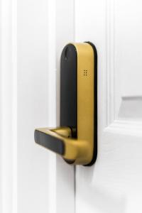 a black and gold door handle on a door at Kunda House Pershore 1257 in Birmingham