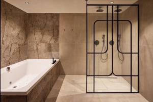 Koupelna v ubytování Van der Valk Hotel Groningen Zuidbroek