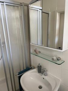 a bathroom with a sink and a mirror at Ferienwohnung kleine Strandperle in Norderney