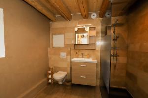 Koupelna v ubytování L'Hôtel Enfoncé, chambres d'hôtes