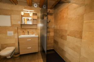 Koupelna v ubytování L'Hôtel Enfoncé, chambres d'hôtes