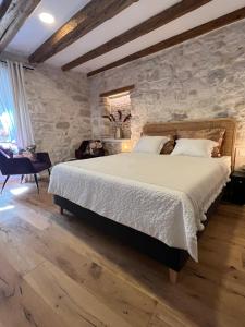 Giường trong phòng chung tại Casa di Luna Rovigno