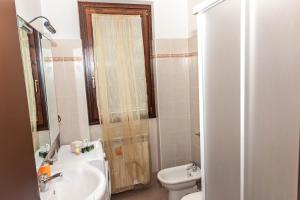 Kúpeľňa v ubytovaní Residenza Coccinelle vista Lago d'Iseo