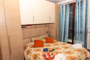 Posteľ alebo postele v izbe v ubytovaní Residenza Coccinelle vista Lago d'Iseo