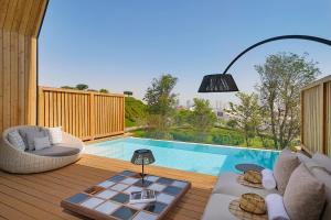 Kolam renang di atau di dekat Katara Hills Doha, Lxr Hotels & Resorts