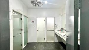 Ένα μπάνιο στο Helens hotel