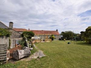 a yard with a house and a playground at 2 Bed in Glastonbury MOORH in Edington