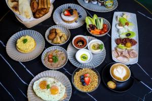 Makanan di atau di tempat lain dekat hotel