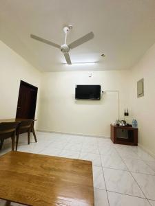 TV a/nebo společenská místnost v ubytování Bahla Jewel Hotel Apartments