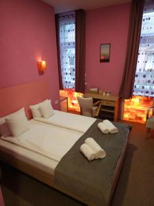 En eller flere senge i et værelse på Fantastico Exlcusive Hotel