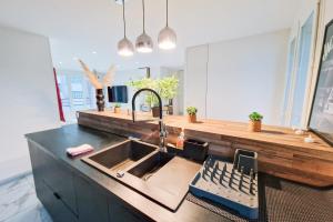 Dapur atau dapur kecil di #GH Butler's Monochrome