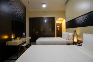 Cama ou camas em um quarto em TIME Express Hotel Al Khan