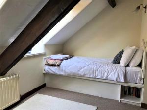 Postel nebo postele na pokoji v ubytování 2 Bed in Conwy TYCAN