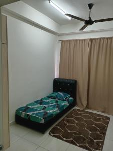 a bedroom with a bed and a ceiling fan at BSP21 Homestay in Jenjarum