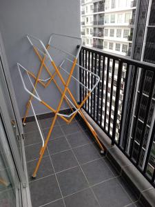 a chair on the balcony of a building at BSP21 Homestay in Jenjarum