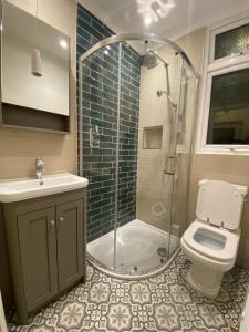 A bathroom at Bikki Apartments - 2 Bedroom