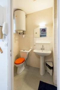 a small bathroom with a toilet and a sink at Le Perchoir de Niro in Nantes