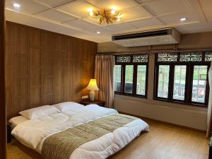 Postel nebo postele na pokoji v ubytování Quinstel Guesthouse + 12 fotografií