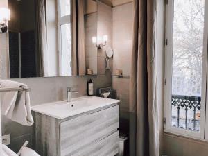 Salle de bains dans l'établissement Royal Hôtel