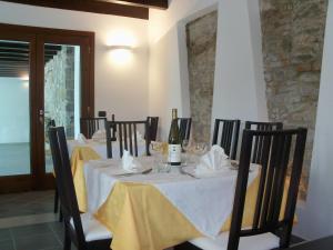 a dining room with a table with wine bottles and glasses at Poggio d'Incanto in Bettola
