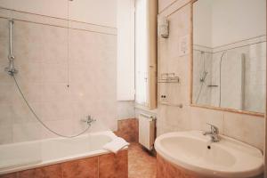 Koupelna v ubytování Hotel Galileo