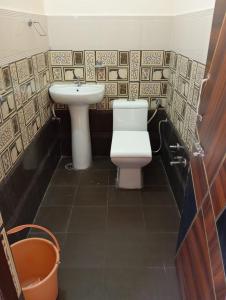 Bathroom sa Hotel Subash inn