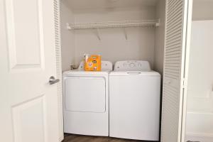 a white laundry room with a washer and dryer at Huge & Bright 3BDR & 2BTH in SM - Free Parking in Los Angeles