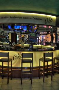 Hol lub bar w obiekcie Hotel Elzet