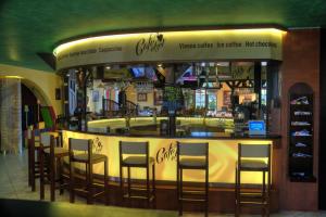 Hol lub bar w obiekcie Hotel Elzet