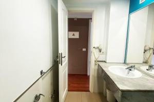 a bathroom with a sink and a mirror at D-espacios elevados Quinta in Santa Úrsula +9 photos