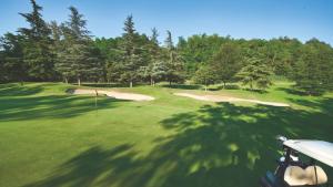 a view of a golf course with a green at Le Vie del Castello in Francavilla Bisio