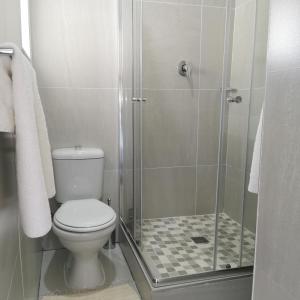 A bathroom at Emerald Boutique Guesthouse