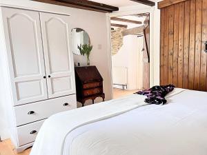 Tempat tidur dalam kamar di 1 Bed in Yelverton 93333