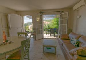 Χώρος καθιστικού στο Charmante maison climatisée, 2ch +6 φωτογραφίες