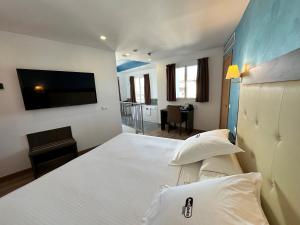 Postel nebo postele na pokoji v ubytování Antídoto Rooms Zocodover Check-in on line