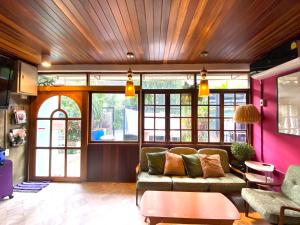 Istumisnurk majutusasutuses T-house Bkk - Max15 people with private swimming pool