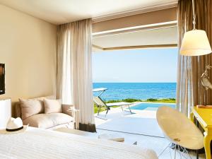 Кровать или кровати в номере Grecotel Astir Palace