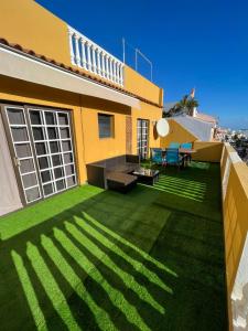 Gambar di galeri bagi Große Terrasse mit Esstisch, Markise. Einfach di Los Realejos